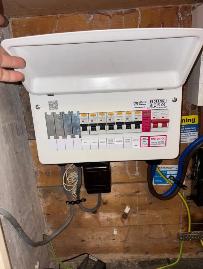 Old wire fuses out, RCBO board in, photo 3